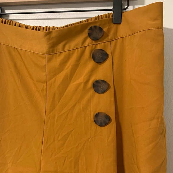 Eloquii Button Detail Crop Pant - Picture 4 of 6